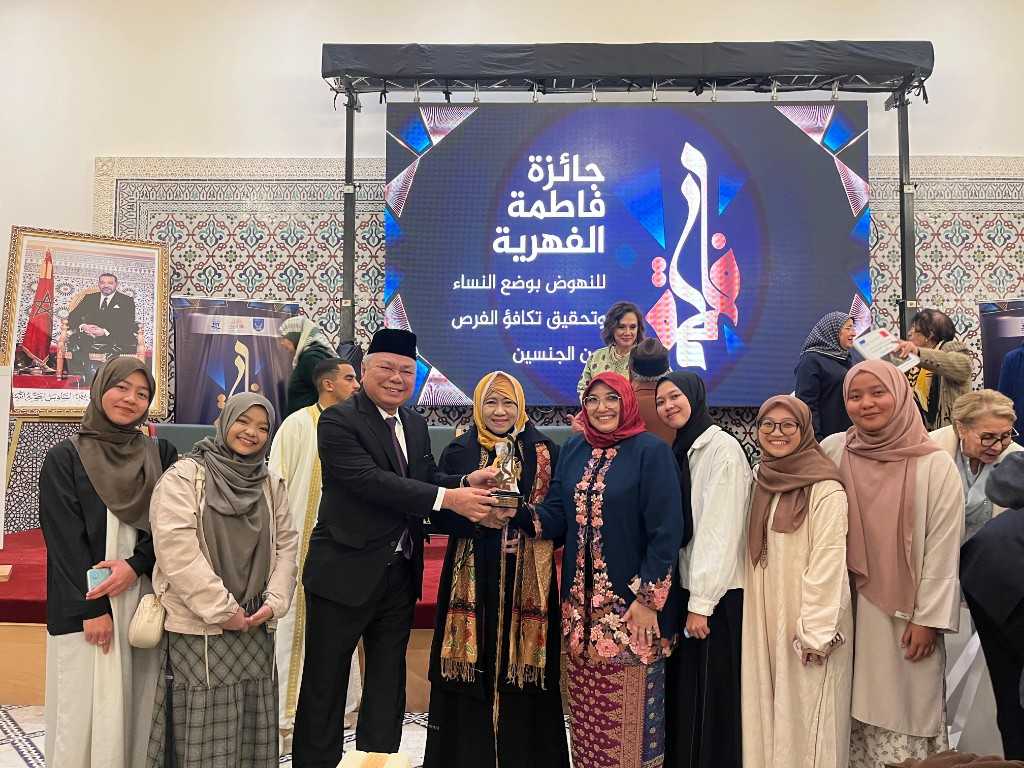 Prof. Amany Lubis Raih Penghargaan Internasional Fatimah Al Fihriyah dari Kerajaan Maroko